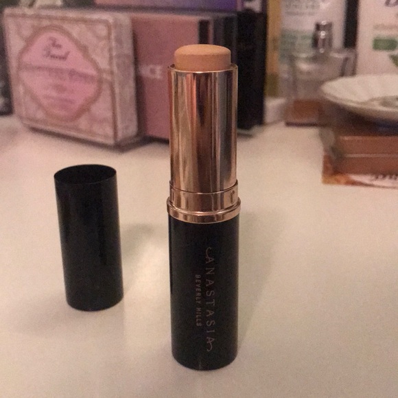 Anastasia stick foundation - Picture 2 of 3